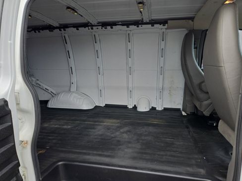 Used 2015 Chevrolet Express 2500 RWD image 21