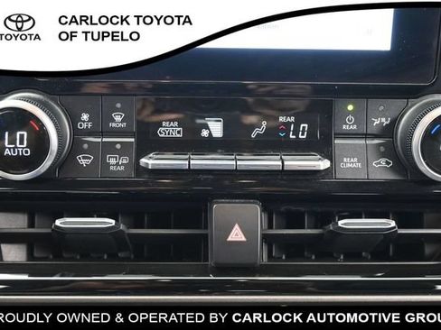 Used 2023 Toyota Highlander XLE AWD/4WD image 37