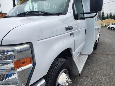 Used 2015 Ford E-350 and Econoline 350 Super Duty RWD image 29