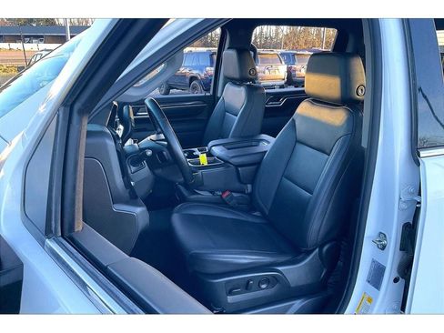 Used 2025 Chevrolet Silverado 3500 LTZ image 27