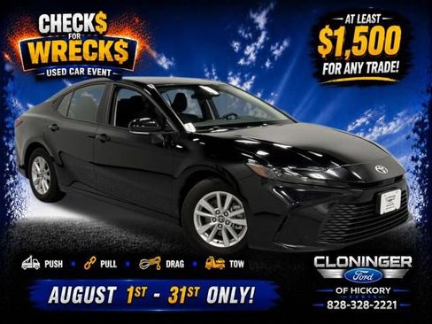Used 2025 Toyota Camry LE FWD image 1