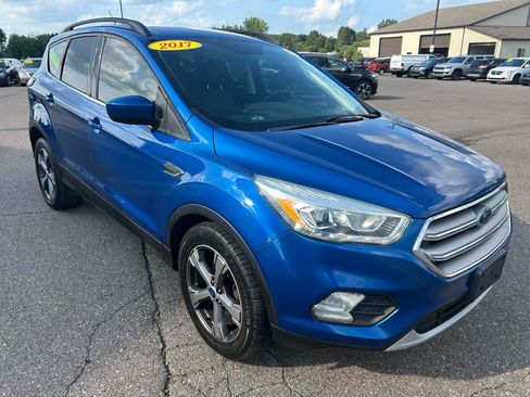 Used 2017 Ford Escape SE w/ Equipment Group 201A FWD image 3
