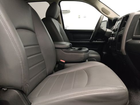 Used 2018 RAM 1500 Tradesman w/ Chrome Appearance Group RWD image 21