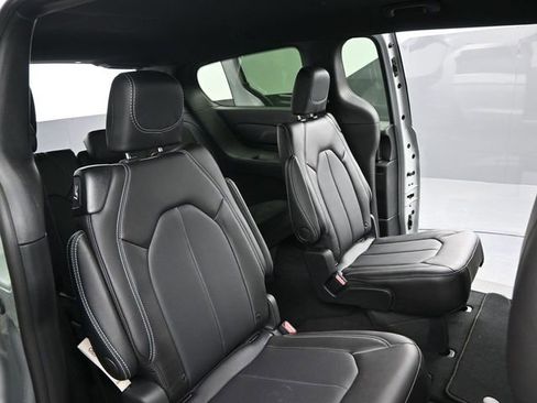 New 2026 Chrysler Voyager LX image 20