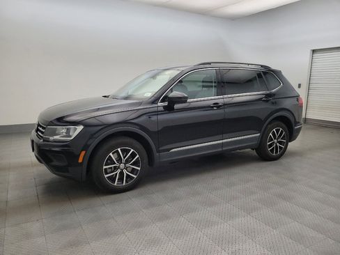 Used 2021 Volkswagen Tiguan SE w/ Panoramic Sunroof Package image 2
