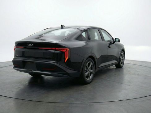 Used 2025 Kia K4 LXS image 9