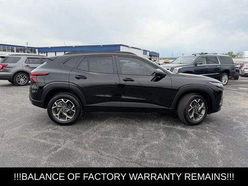 Used 2025 Chevrolet Trax LT FWD image 10