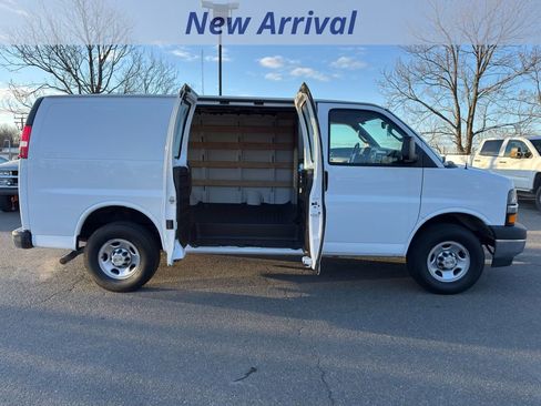 Certified 2024 Chevrolet Express 2500 w/ Driver Convenience Package image 9