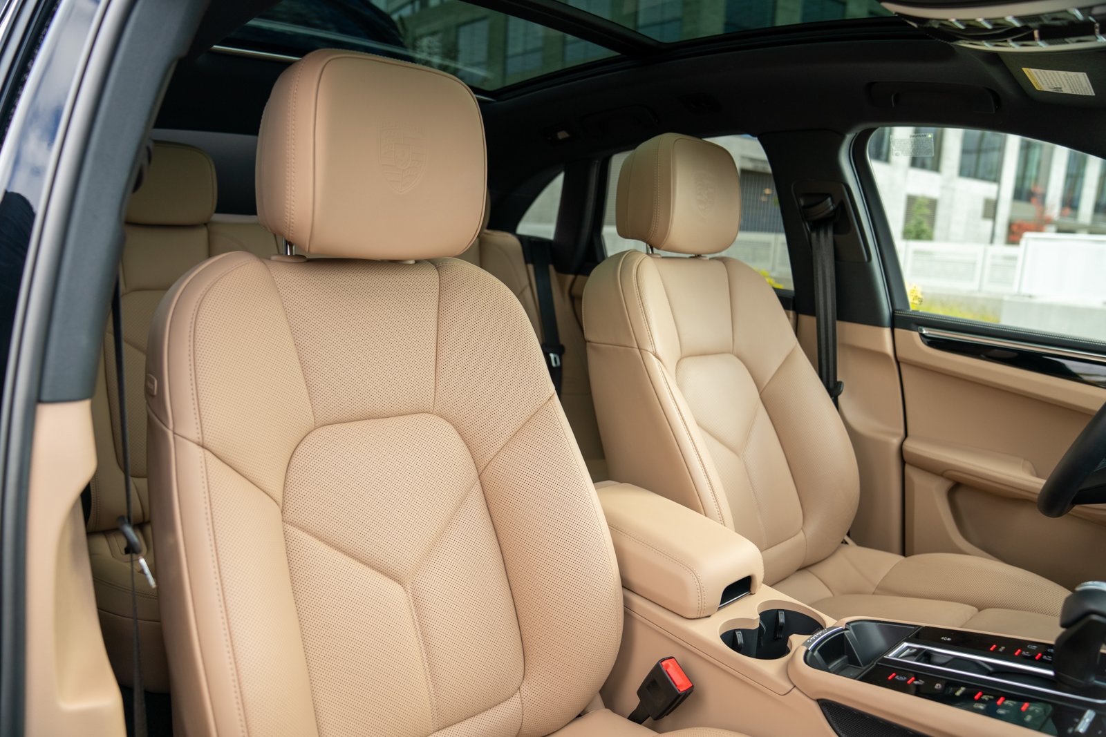 Certified 2026 Porsche Macan AWD/4WD image 27