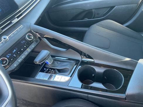 Used 2025 Hyundai Elantra SEL image 41