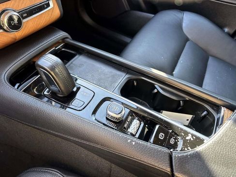 Used 2021 Volvo XC90 T8 Inscription Expression w/ Climate Package image 22