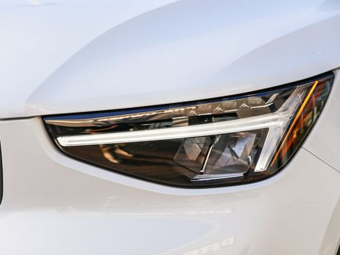 Used 2025 Volvo XC40 B5 Core image 5