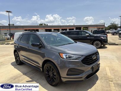 Used 2022 Ford Edge SE w/ Black Appearance Package