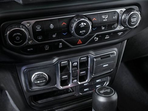 Used 2021 Jeep Wrangler Unlimited Sahara AWD/4WD image 17