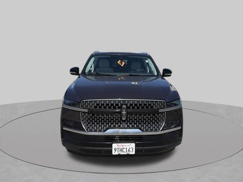Used 2025 Lincoln Navigator Reserve AWD/4WD image 7