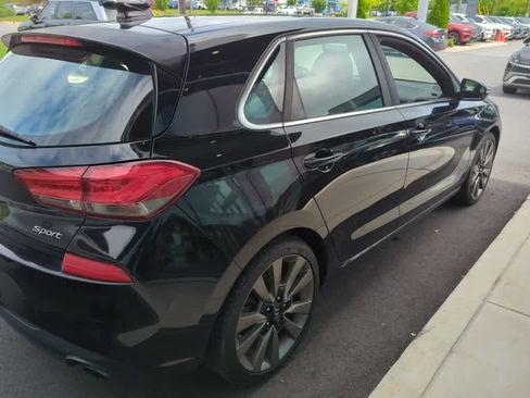 Used 2018 Hyundai Elantra GT Sport w/ Sport Tech Package 04 FWD image 4