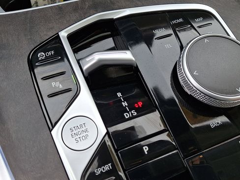 Used 2023 BMW X7 xDrive40i w/ Premium Package image 18