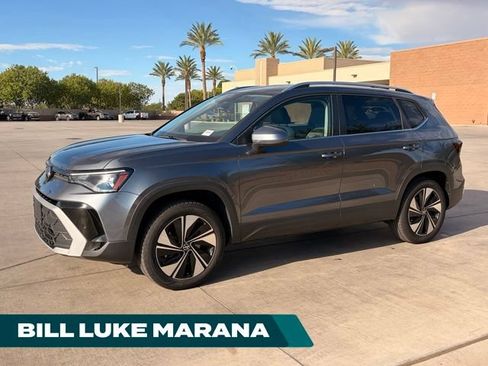 Used 2025 Volkswagen Taos SE AWD/4WD image 1