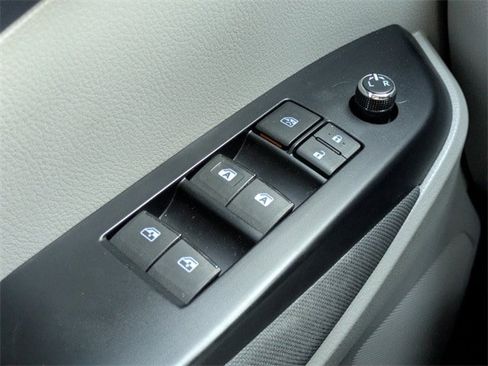 Used 2019 Toyota Highlander LE FWD image 22