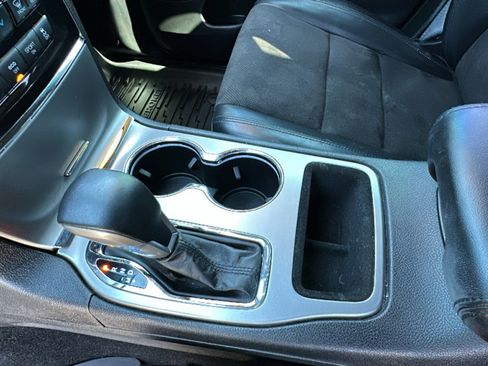 Used 2021 Jeep Grand Cherokee Laredo X image 13