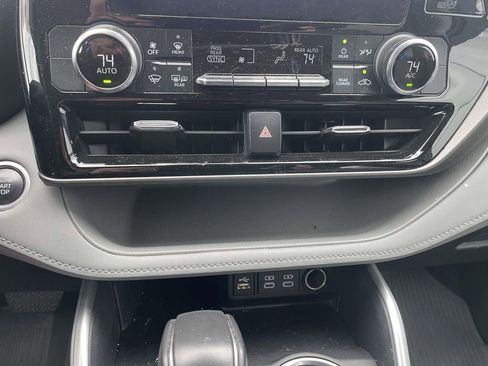 Used 2024 Toyota Highlander LE image 41