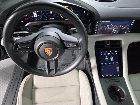 Used 2022 Porsche Taycan RWD image 13