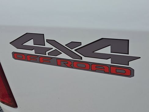 Used 2021 RAM 1500 Classic SLT image 9