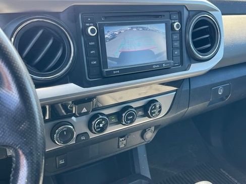 Used 2017 Toyota Tacoma SR5 w/ Tow Package AWD/4WD image 19