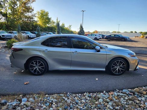 Used 2023 Toyota Camry SE image 6