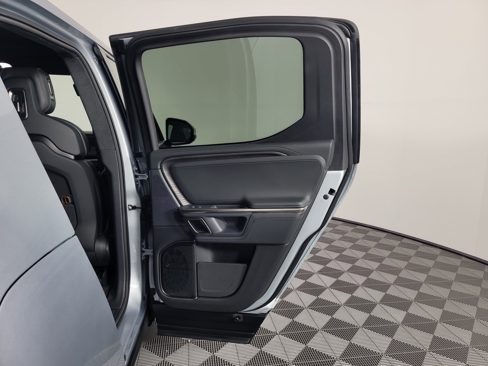 Used 2024 Rivian R1T Adventure Dual AWD/4WD image 19