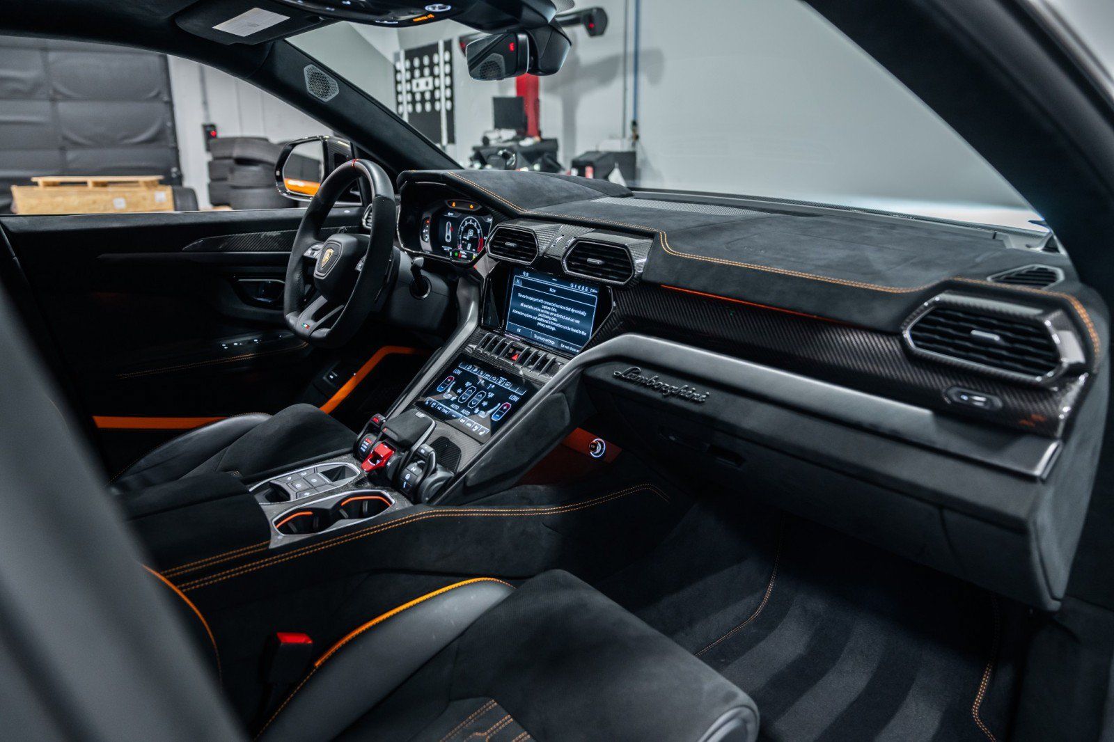 Used 2024 Lamborghini Urus Performante AWD/4WD image 14