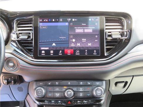 Used 2024 Dodge Durango GT AWD/4WD image 8