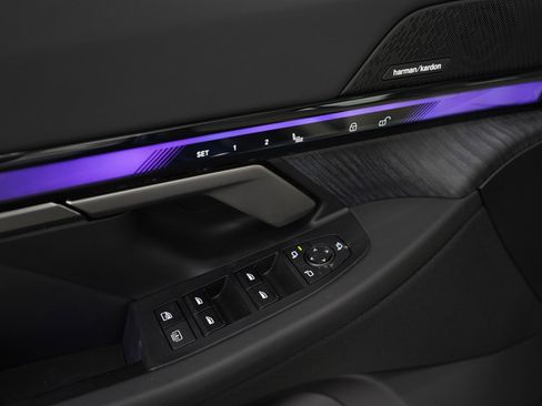 Used 2024 BMW 540i xDrive w/ Premium Package image 18