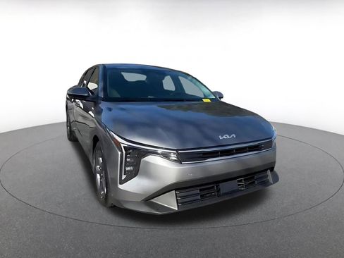 Used 2025 Kia K4 LXS image 3
