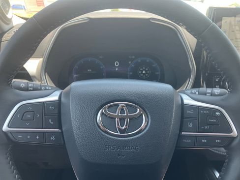 Certified 2026 Toyota Highlander Platinum AWD/4WD image 16