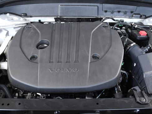 Used 2025 Volvo XC60 B5 Plus image 36