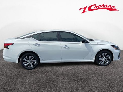Used 2024 Nissan Altima 2.5 S FWD image 18