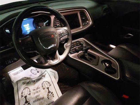 Used 2022 Dodge Challenger SXT w/ Plus Package image 10