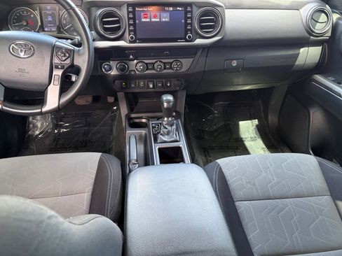 Used 2020 Toyota Tacoma TRD Off-Road w/ Technology Package AWD/4WD image 19