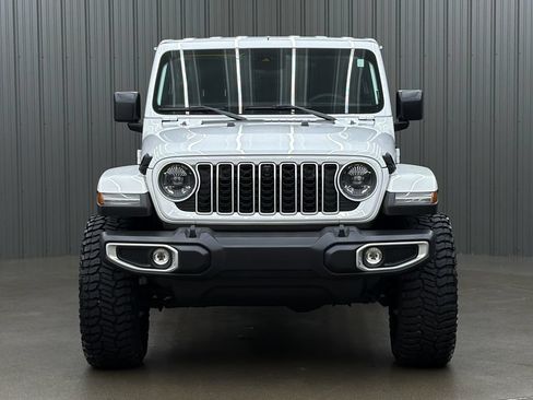 Used 2024 Jeep Wrangler Unlimited Sahara w/ Technology Group AWD/4WD image 8
