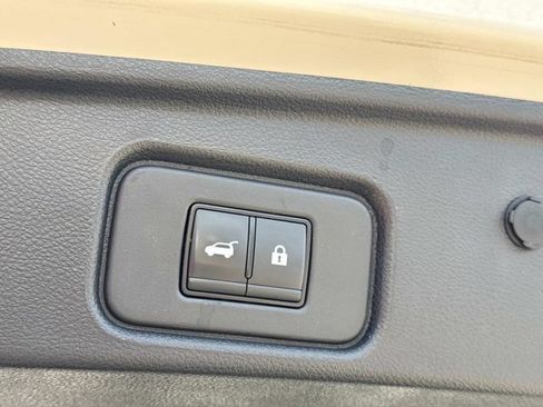 Used 2025 Nissan Pathfinder SV AWD/4WD image 14
