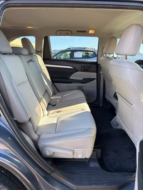 Used 2015 Toyota Highlander Plus AWD/4WD image 9