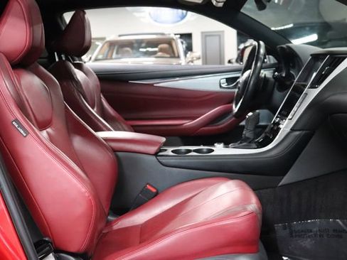 Used 2018 INFINITI Q60 Red Sport 400 w/ Sensory Package 3.0T Sport RWD image 17