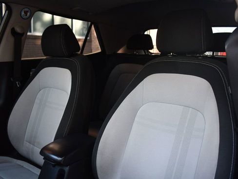 Used 2022 Hyundai Venue SEL w/ Cargo Package image 16