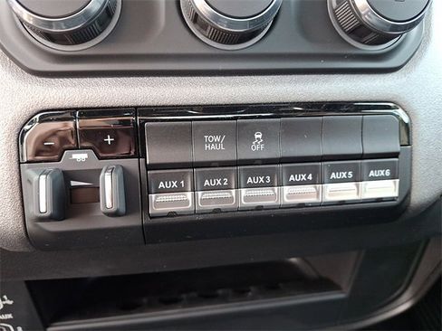 Used 2024 RAM 2500 Tradesman w/ Chrome Appearance Group image 23