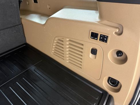 Used 2019 Cadillac Escalade ESV Platinum image 76