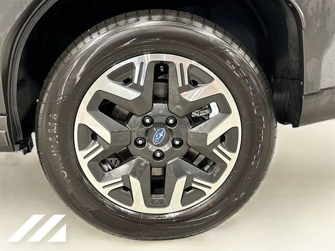 Used 2025 Subaru Forester Premium image 34