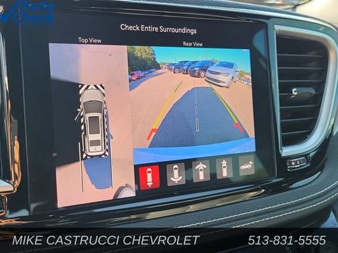 Used 2024 Chrysler Pacifica Limited w/ Uconnect Theater Family Group FWD image 15