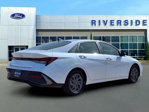 Used 2024 Hyundai Elantra SEL image 6