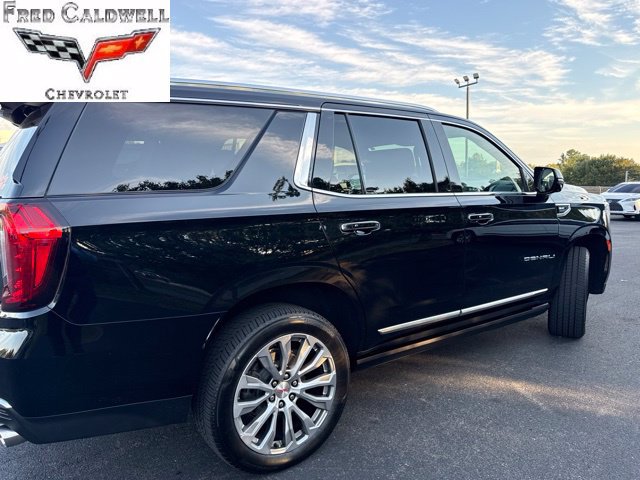 Used 2021 GMC Yukon Denali w/ Denali Premium Package AWD/4WD image 3